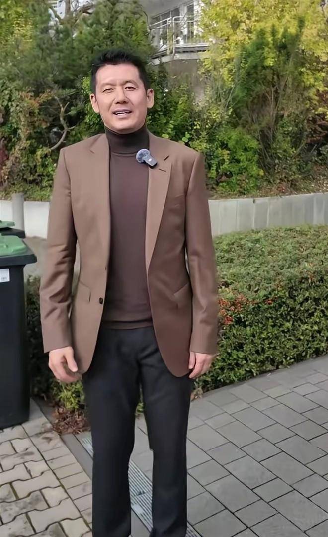 杨晨接国安？球迷吵翻了！德甲光环+自己人，这次选帅赌对了还是想简单了？