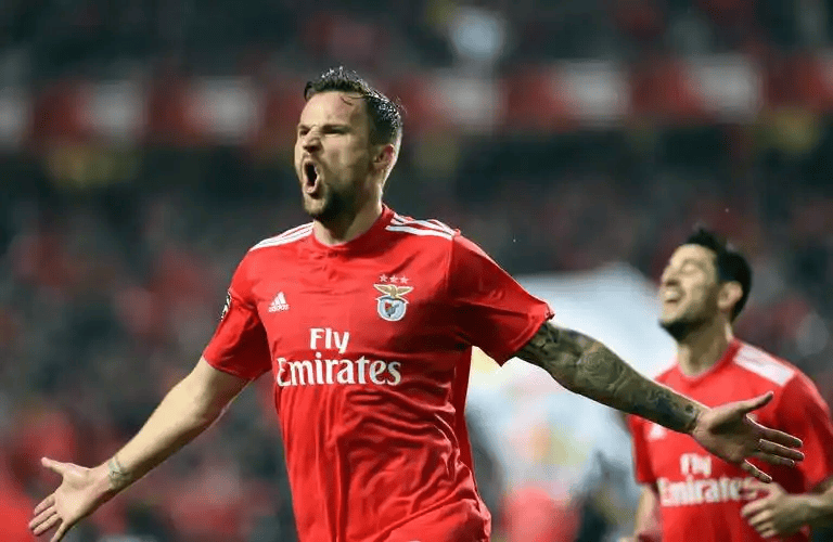 欧冠生死战:本菲卡背水一战,皇马剑指直通